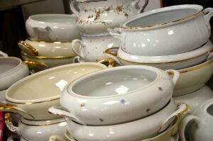 gold-rim-crockery-629365_1280